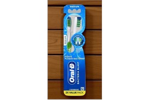 Oral-B Bacteria Blast Toothbrush, Medium, 2-Pack