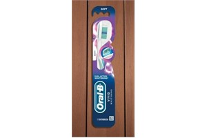 Oral-B Vivid Whitening Toothbrush, Soft, 1-Pack