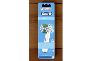Oral-B Daily Clean Replacement Brush Heads for an Oral-B Electric Toothbrush, Pack of 3